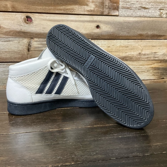 Adidas Y-3 Yohji Pro sneakers in white leather and mesh with black accents. - Picture 5 of 6